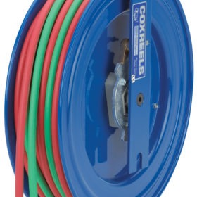 En Slangvinda för svetsgas P-W & SHW Series - Ø1/4" (6mm) längd 8m rulle med röda, gröna och blå slangar.