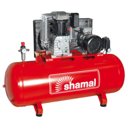 Shamal kolvkompressor HD K30 5,5hk 14bar 270l/tank 378 l/min 650v/min på vit bakgrund.