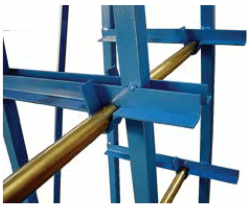 Ett blått metallställ för kabelhantering med ett mässingsrör för effektiv kabeltrummanshantering.