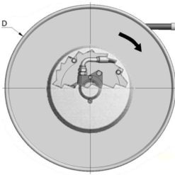 Ett diagram som visar positionen för en metallskiva med en pil som pekar i pilens riktning på en Slangupprullare för trillingslang Ø3/8